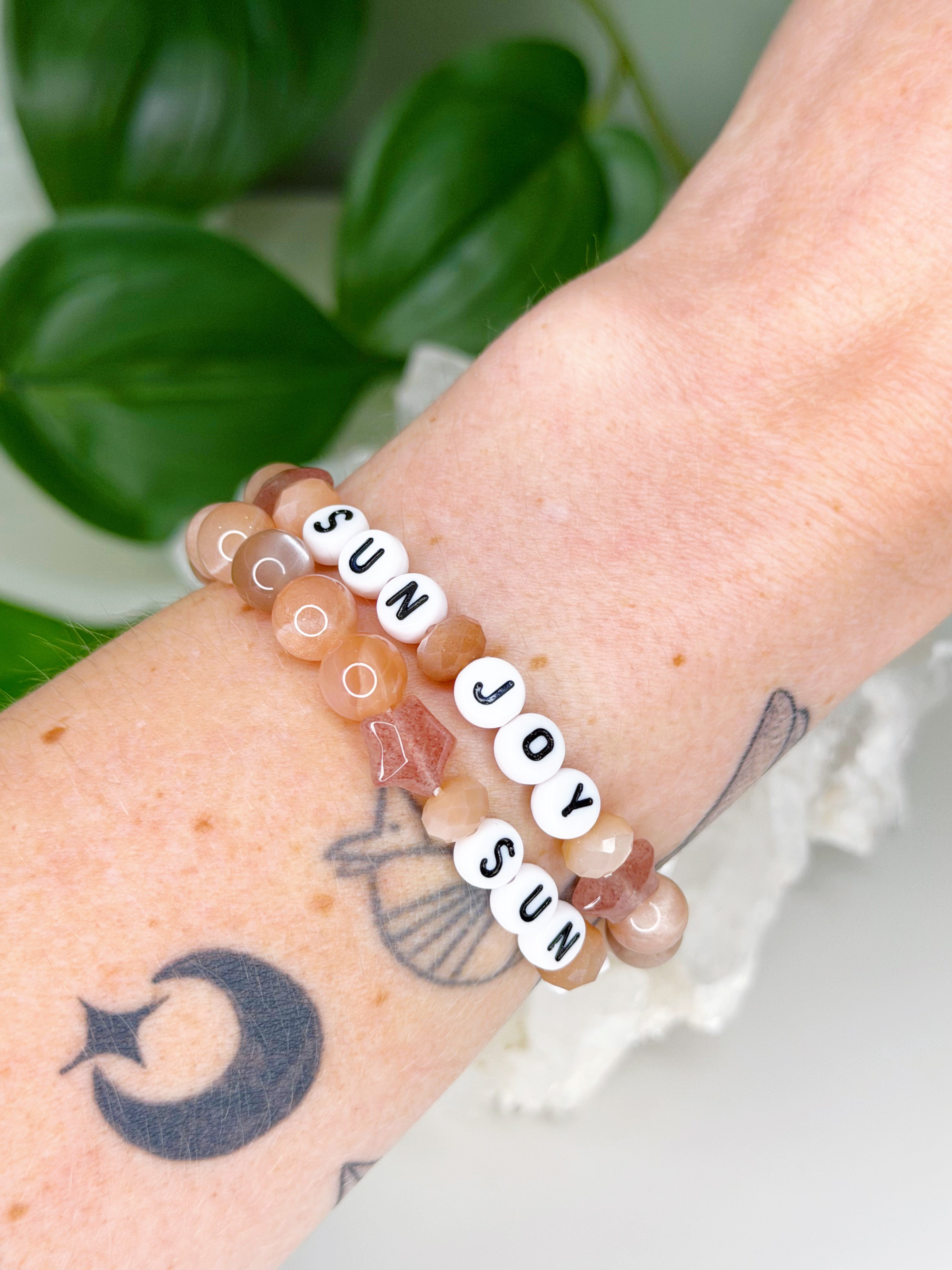 'SUN JOY' SUNSTONE + STRAWBERRY QUARTZ STARS 8mm - HANDMADE CRYSTAL BRACELET