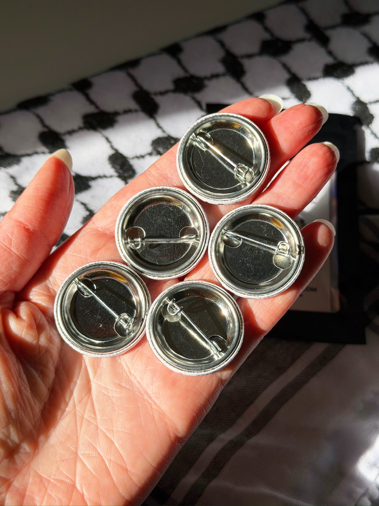 FREE PALESTINE BUTTONS (100% SALES TO A FAMILY IN GAZA)